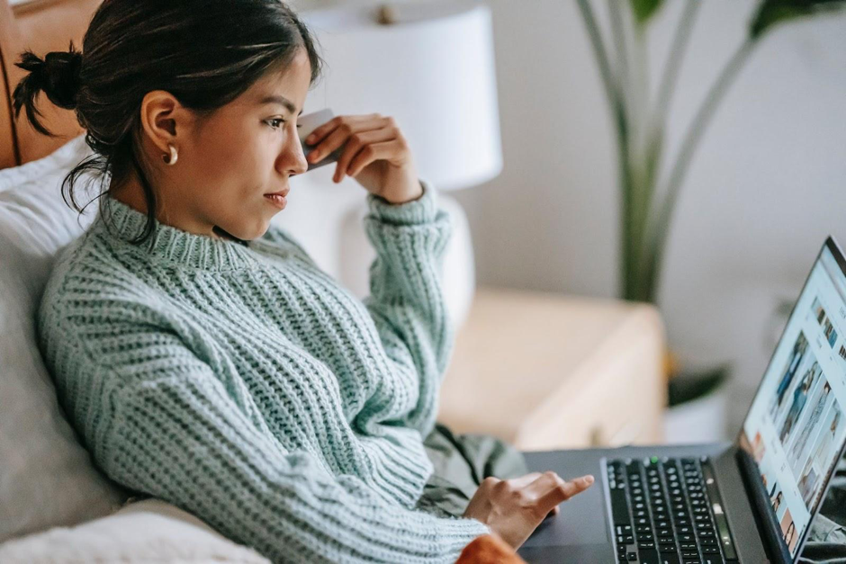 girl searching on her computer